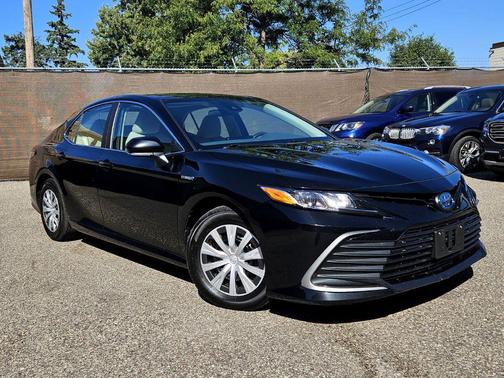 2021 Toyota Camry Hybrid LE