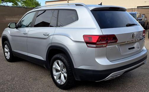 Reflex Silver Metallic 2018 Volkswagen Atlas 3.6L SE w/Technology