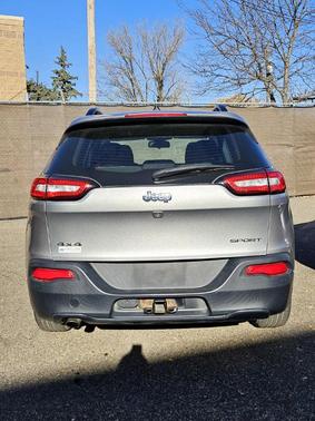 2016 Jeep Cherokee Sport