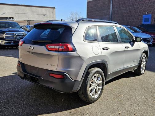 2016 Jeep Cherokee Sport