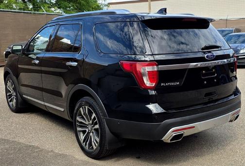 Black 2016 Ford Explorer Platinum