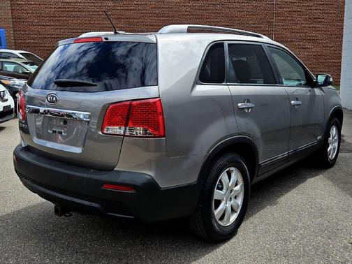 2011 Kia Sorento LX
