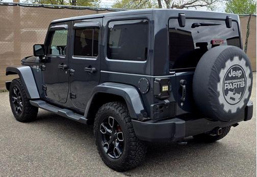 Smoke 2017 Jeep Wrangler Unlimited Sahara