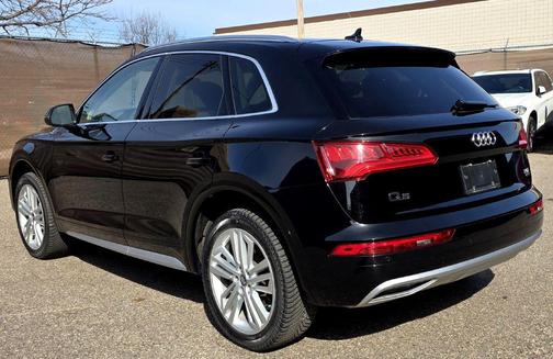 Brilliant Black 2018 Audi Q5 2.0T Tech Premium
