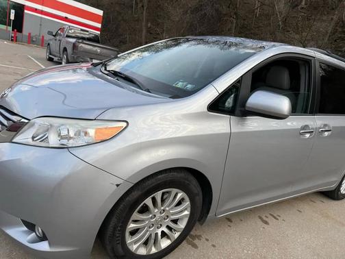 2015 Toyota Sienna XLE