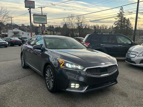 2017 Kia Cadenza Technology
