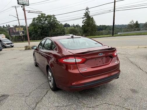 Burgundy 2014 Ford Fusion SE