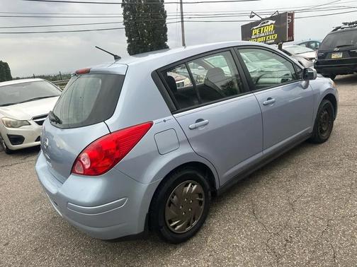 Blue 2011 Nissan Versa 1.8 SL