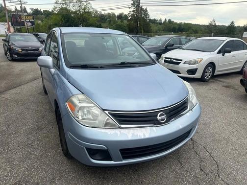 Blue 2011 Nissan Versa 1.8 SL