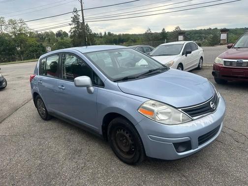 Blue 2011 Nissan Versa 1.8 SL