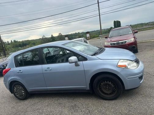 Blue 2011 Nissan Versa 1.8 SL
