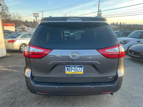 2017 Toyota Sienna XLE