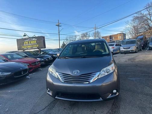 2017 Toyota Sienna XLE