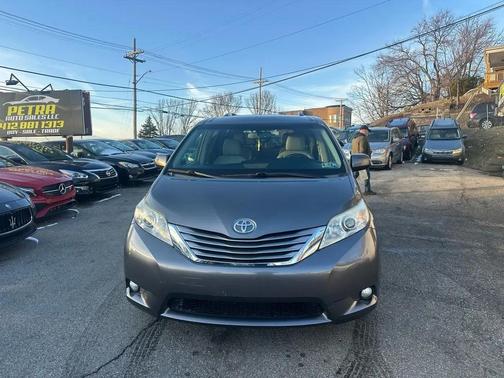 2017 Toyota Sienna XLE