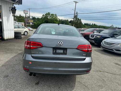 Platinum Gray Metallic 2015 Volkswagen Jetta Auto SE w/Connectivity
