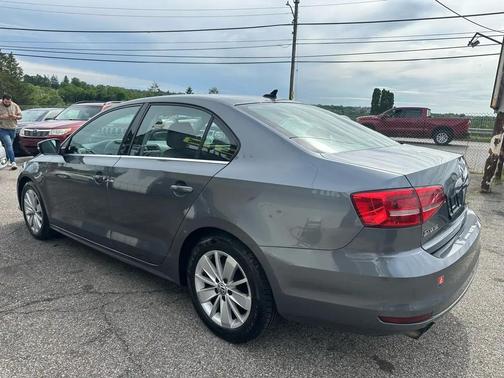 Platinum Gray Metallic 2015 Volkswagen Jetta Auto SE w/Connectivity