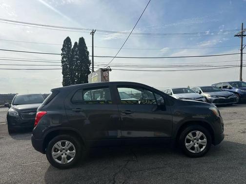 Cyber Gray Metallic 2016 Chevrolet Trax LS