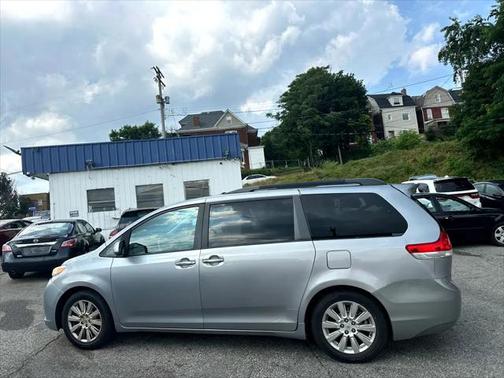 2011 Toyota Sienna XLE