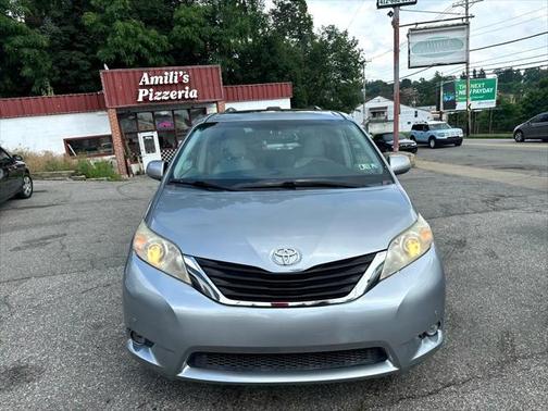 2011 Toyota Sienna XLE