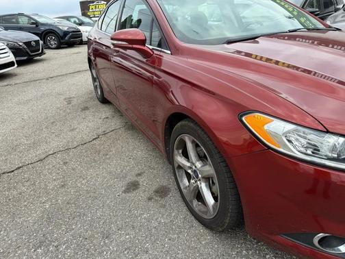 Burgundy 2014 Ford Fusion SE