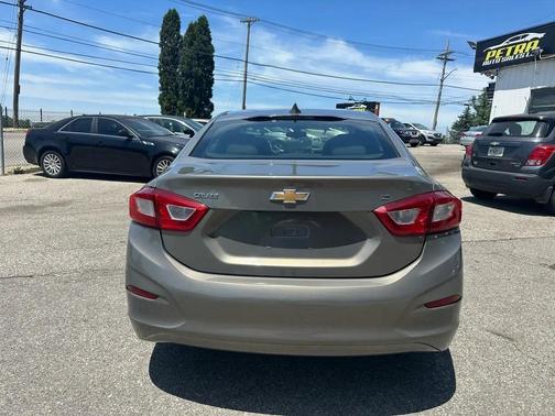 Gold 2017 Chevrolet Cruze LT