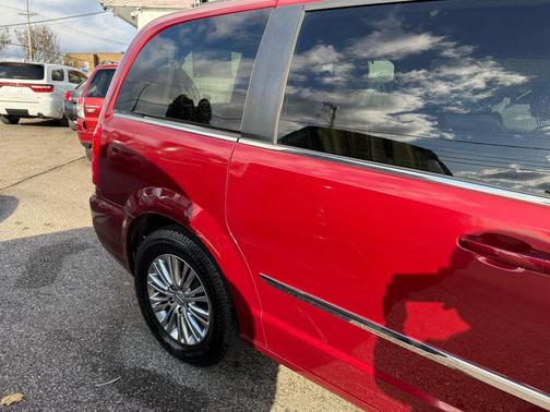 2014 Chrysler Town & Country Touring-L