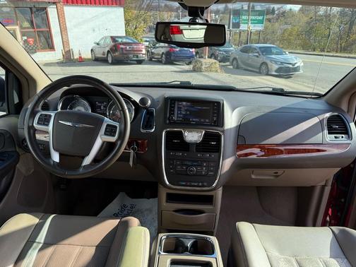 2014 Chrysler Town & Country Touring-L