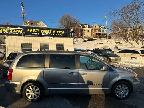 2016 Chrysler Town & Country Touring