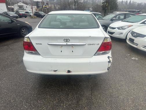 2005 Toyota Camry LE