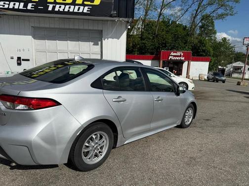 Classic Silver Metallic 2022 Toyota Corolla Hybrid LE