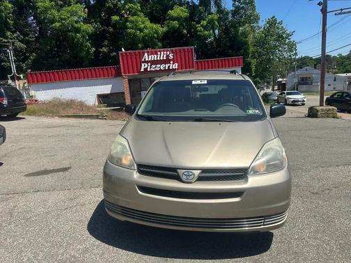 Gold 2005 Toyota Sienna LE