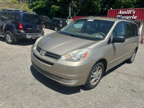 Gold 2005 Toyota Sienna LE