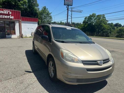 Gold 2005 Toyota Sienna LE