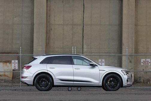 Florett Silver Metallic 2021 Audi e-tron Premium