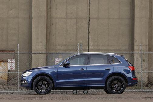 Scuba Blue Metallic 2016 Audi Q5 3.0T Premium Plus