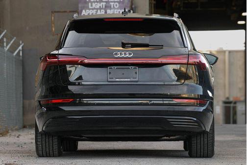 2022 Audi e-tron Premium