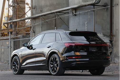 2022 Audi e-tron Premium