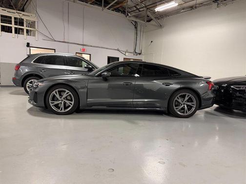 2023 Audi e-tron GT Premium Plus quattro