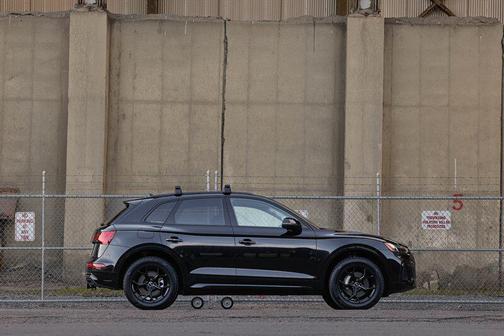 Mythos Black Metallic 2023 Audi Q5 e 55 S line Premium Plus