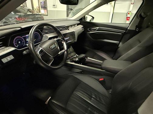 2021 Audi e-tron Premium