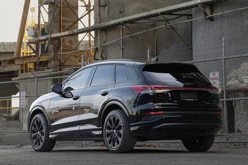 2022 Audi e-tron Premium Plus