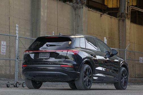 2022 Audi e-tron Premium Plus