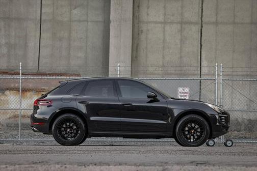 2017 Porsche Macan Base