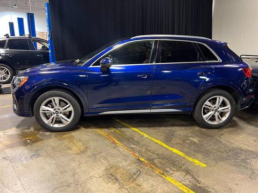 2022 Audi Q3 45 S line Premium