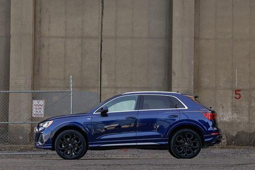 2022 Audi Q3 45 S line Premium