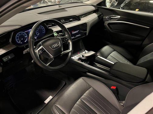 2021 Audi e-tron Premium