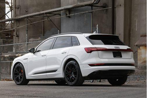 2022 Audi e-tron Premium Plus