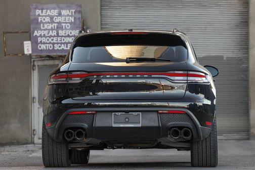 2023 Porsche Macan Base (PDK)