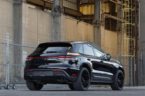 2023 Porsche Macan Base (PDK)