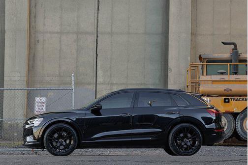 2024 Audi Q8 e-tron Premium